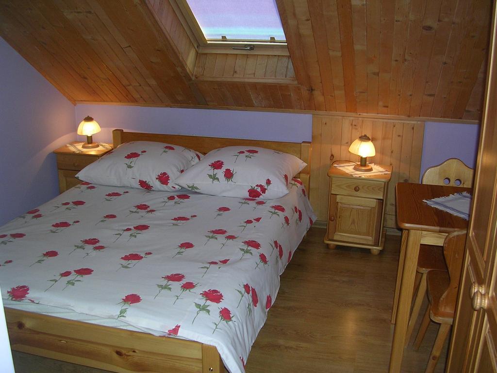 Pokoje Goscinne U Krysi Mizerna Habitación foto