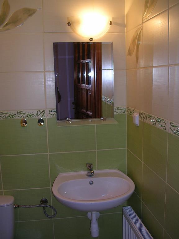 Pokoje Goscinne U Krysi Mizerna Habitación foto